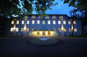Отель Hotel Der Lindenhof  Гота